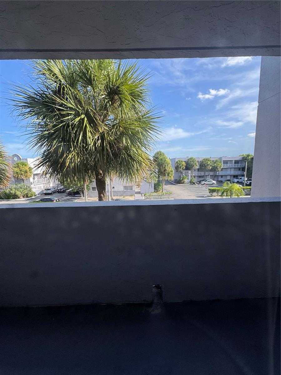 Small Image of 2740 WEST 76TH ST #202, Hialeah Number 7