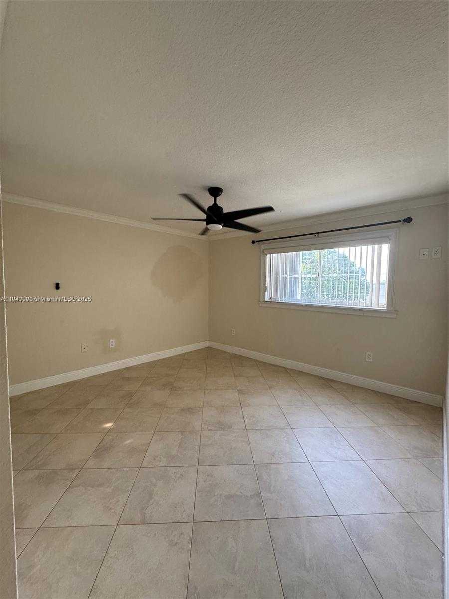 Small Image of 2740 WEST 76TH ST #202, Hialeah Number 9