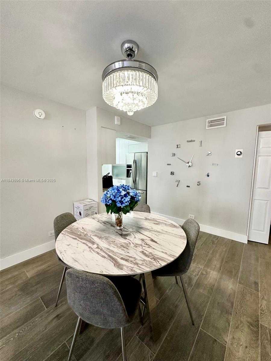 Small Image of 6039 COLLINS AVE #623, Miami Beach Number 10