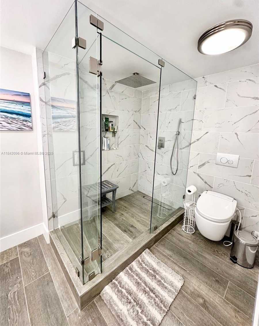Small Image of 6039 COLLINS AVE #623, Miami Beach Number 13