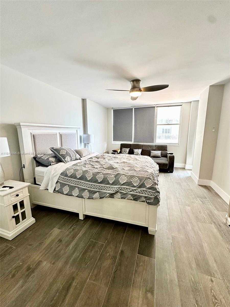 Small Image of 6039 COLLINS AVE #623, Miami Beach Number 14