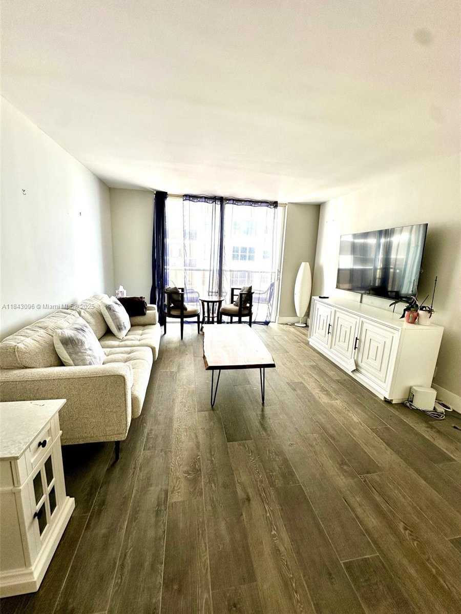 Small Image of 6039 COLLINS AVE #623, Miami Beach Number 5