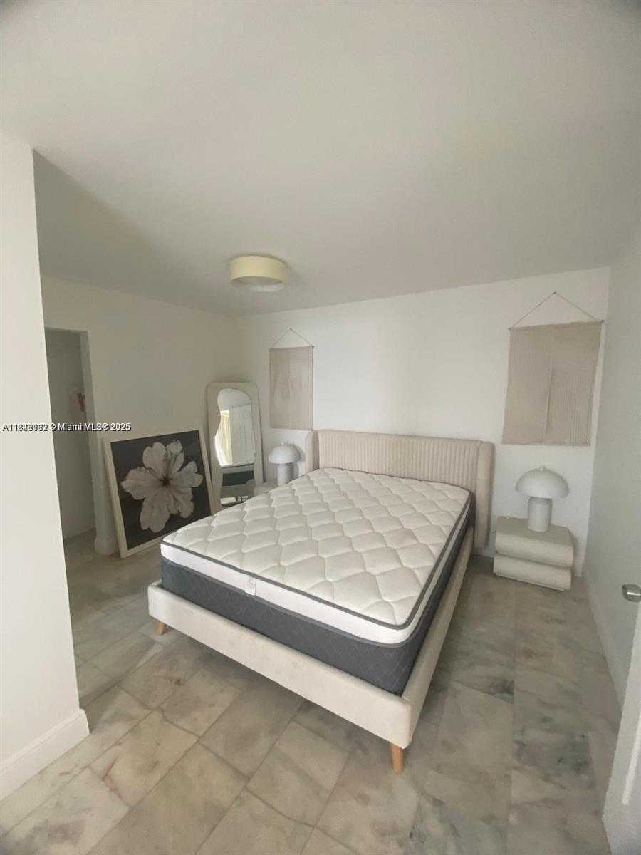 Small Image of 1526 PENNSYLVANIA AVE #10, Miami Beach Number 3