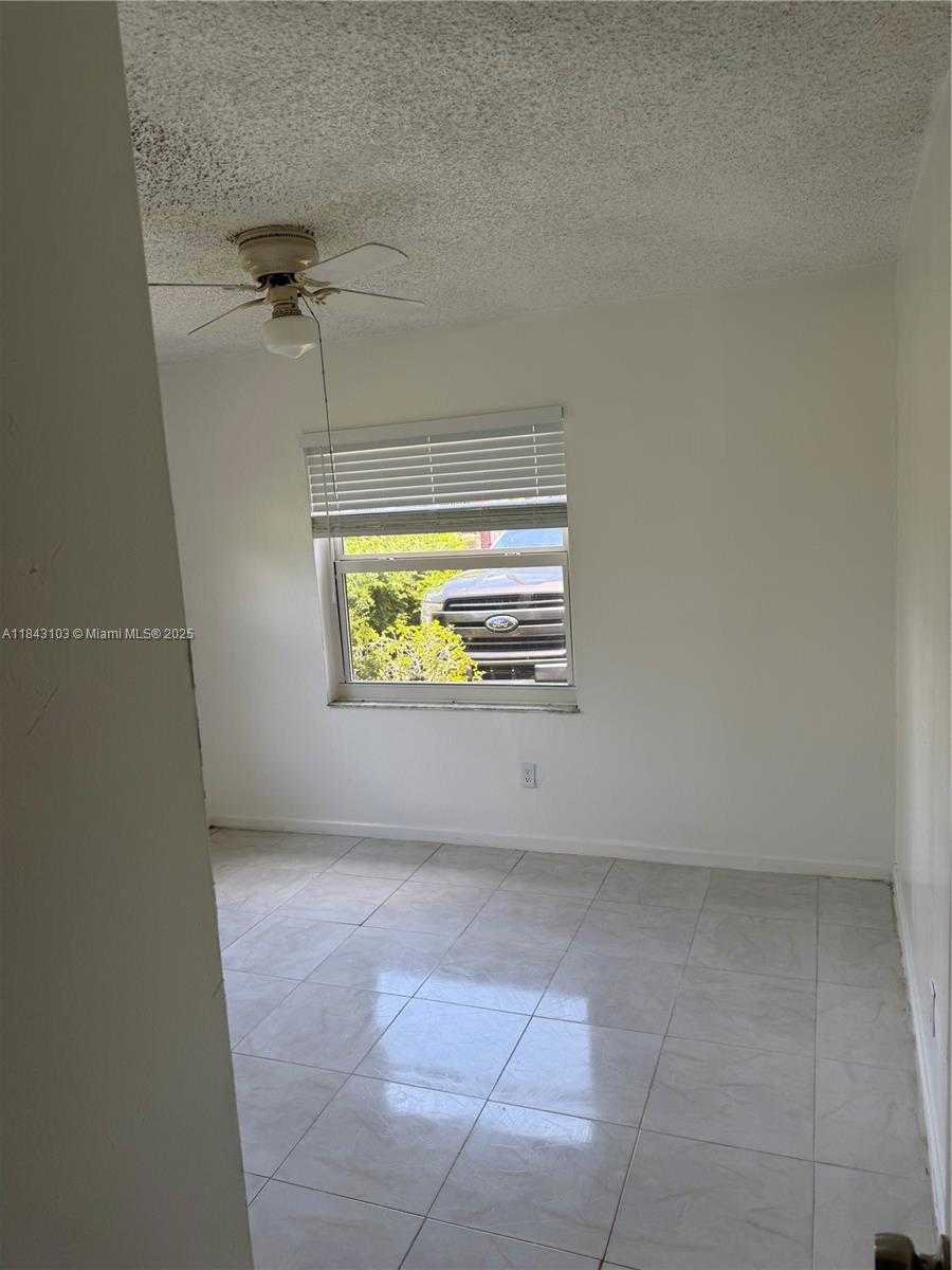 Small Image of 3794 FLORIDA AVE #3794, Miami Number 11