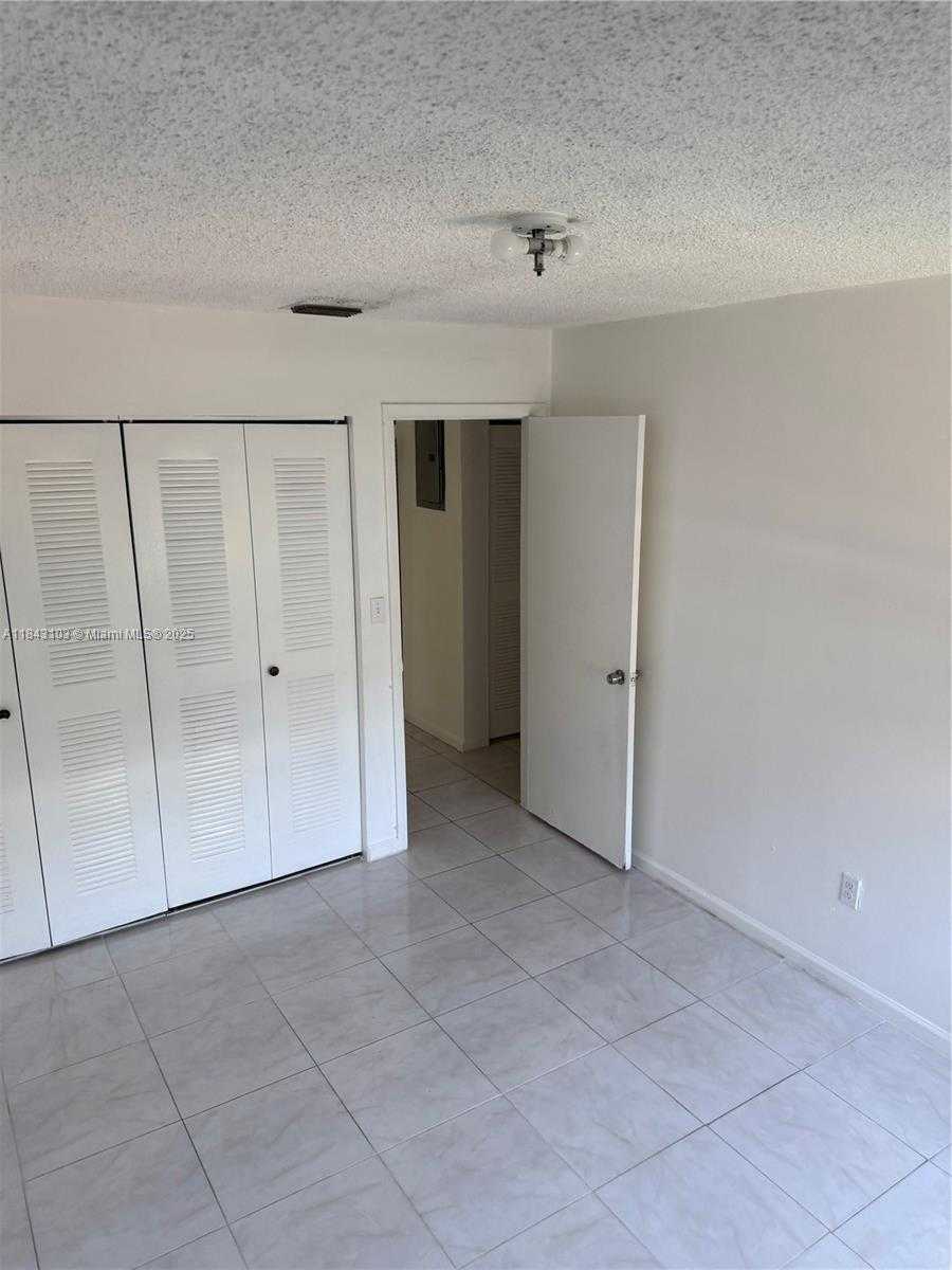 Small Image of 3794 FLORIDA AVE #3794, Miami Number 12