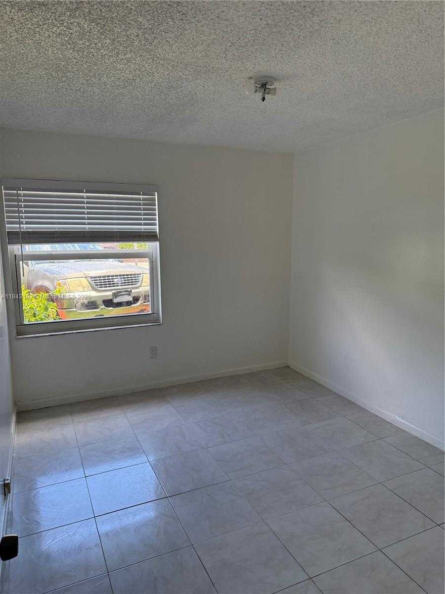 Small Image of 3794 FLORIDA AVE #3794, Miami Number 13