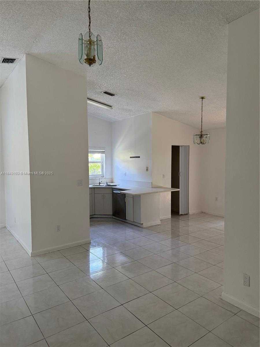 Small Image of 3794 FLORIDA AVE #3794, Miami Number 14