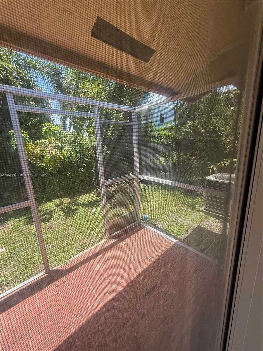 Small Image of 3794 FLORIDA AVE #3794, Miami Number 17