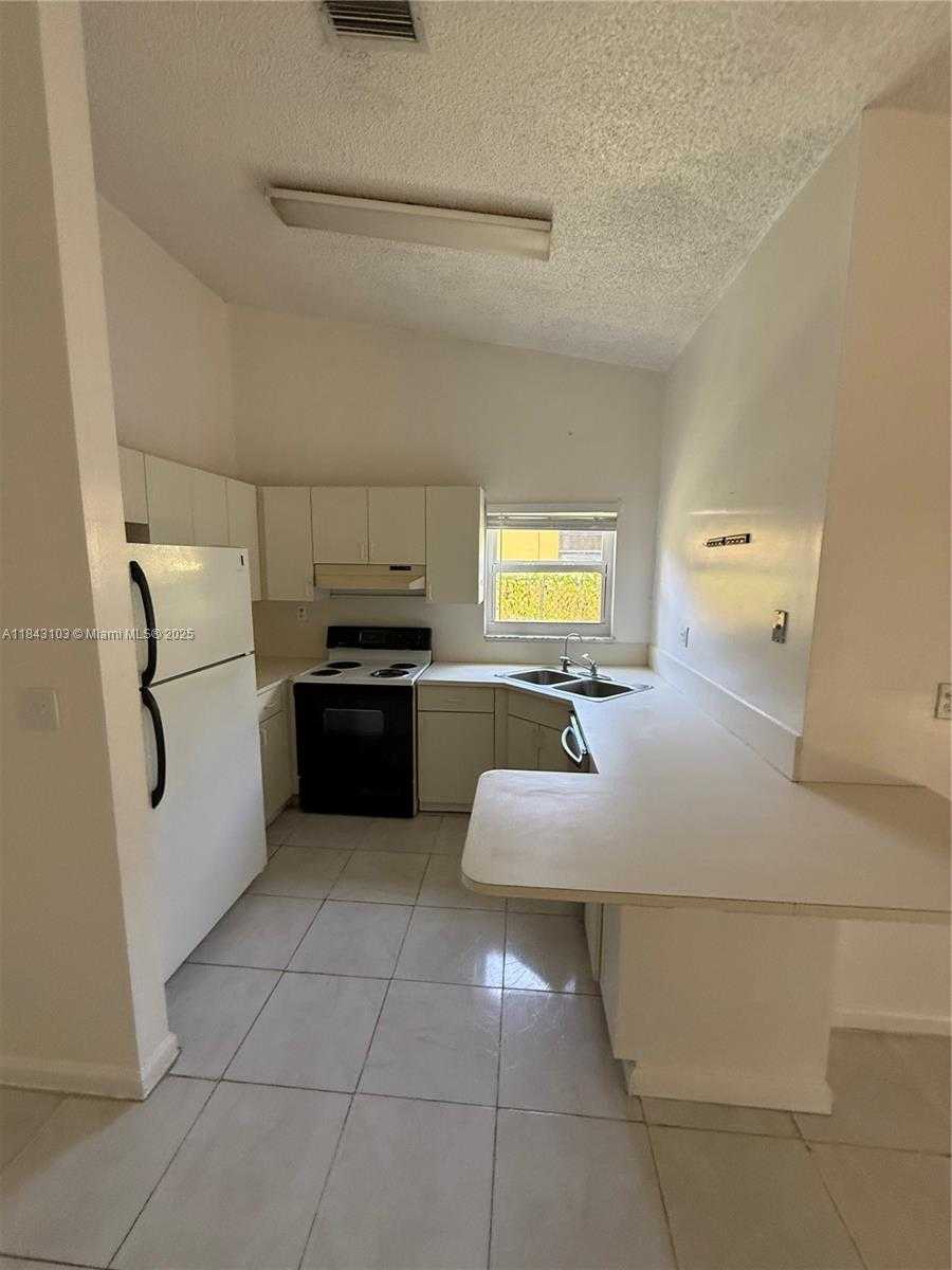 Small Image of 3794 FLORIDA AVE #3794, Miami Number 4