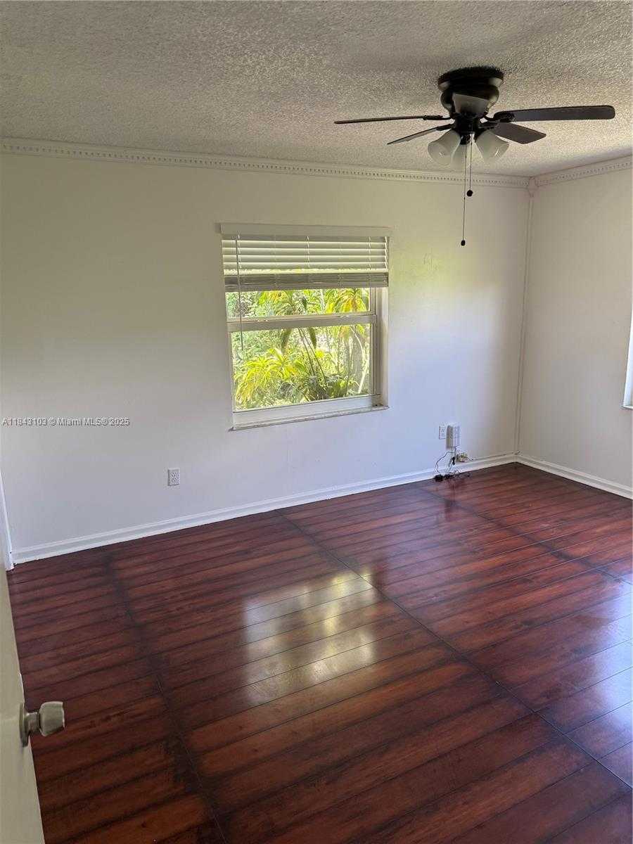 Small Image of 3794 FLORIDA AVE #3794, Miami Number 8