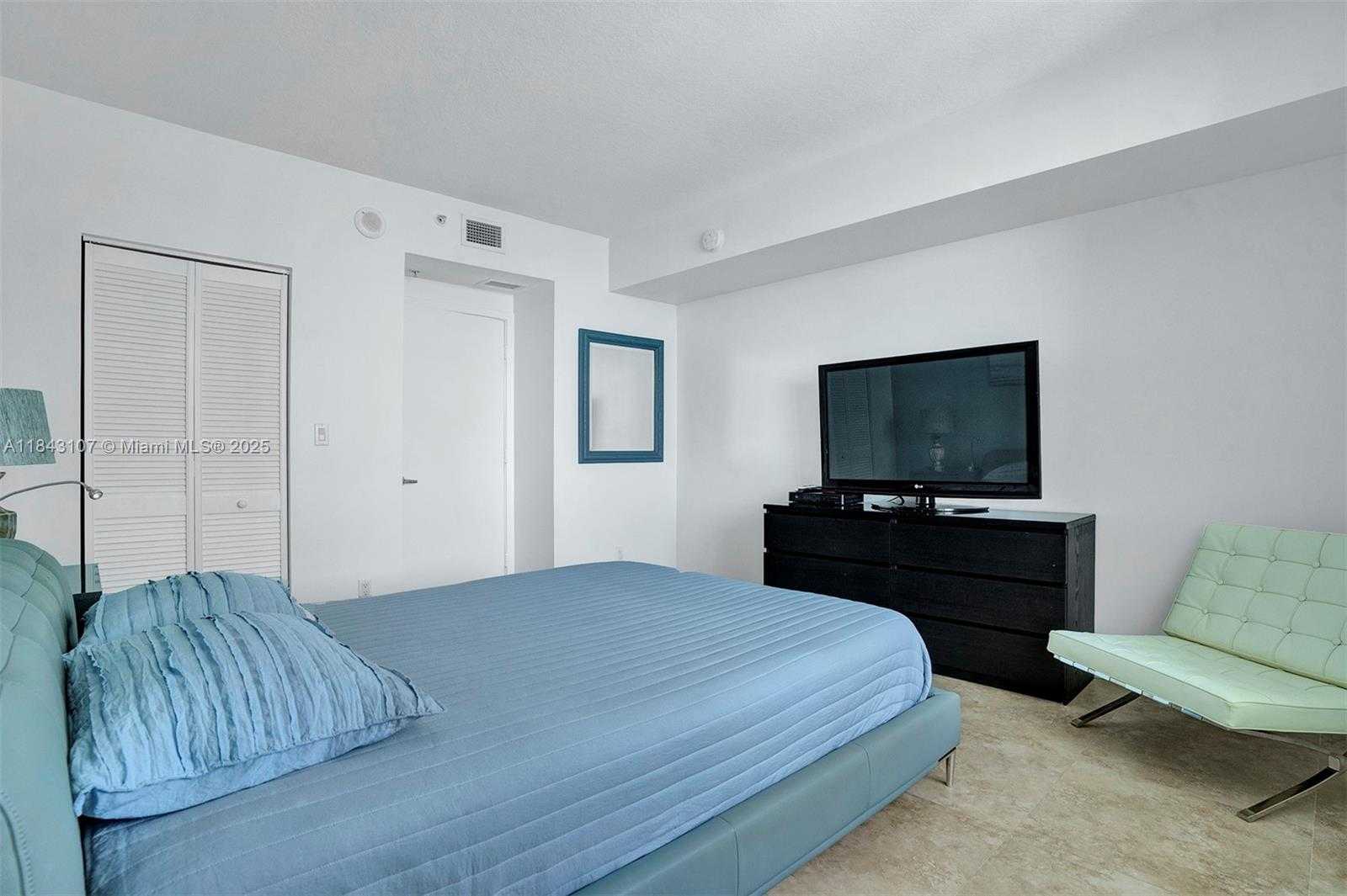 Small Image of 335 SOUTH BISCAYNE BLVD #2910, Miami Number 11