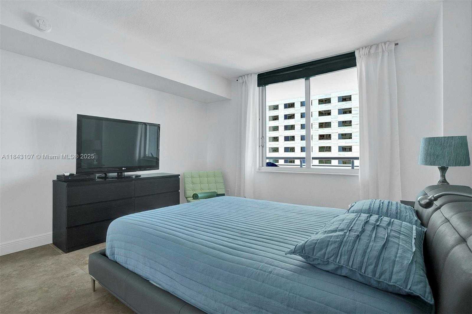 Small Image of 335 SOUTH BISCAYNE BLVD #2910, Miami Number 12