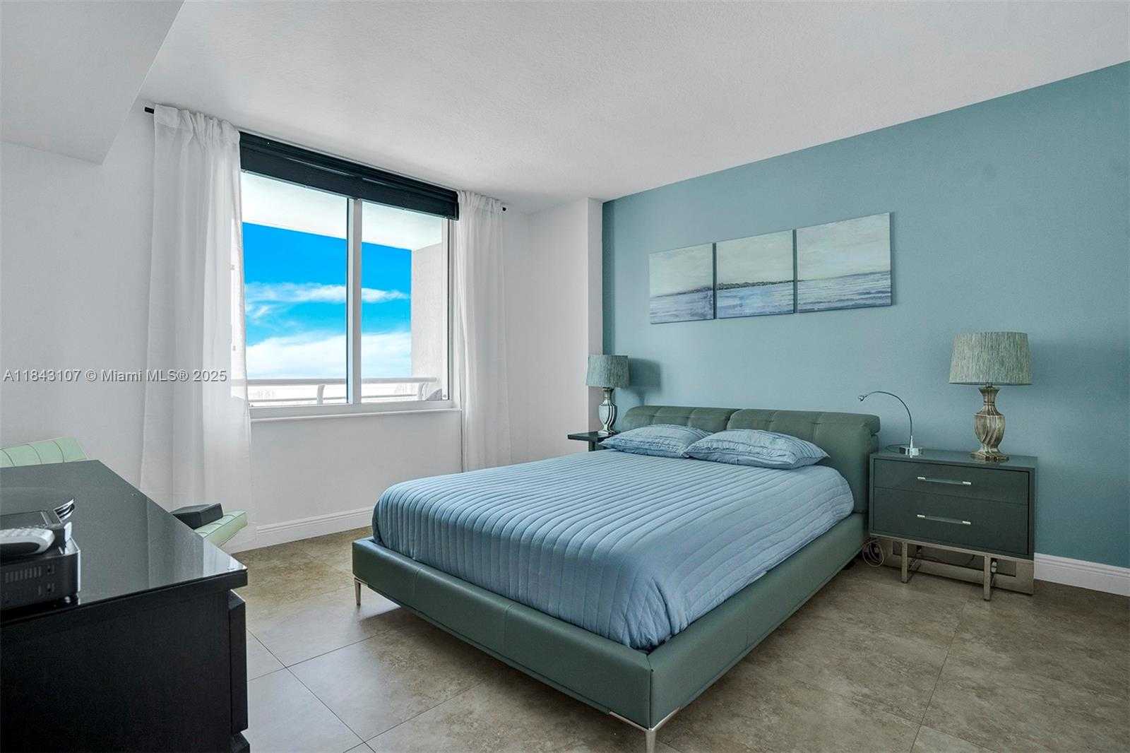 Small Image of 335 SOUTH BISCAYNE BLVD #2910, Miami Number 13