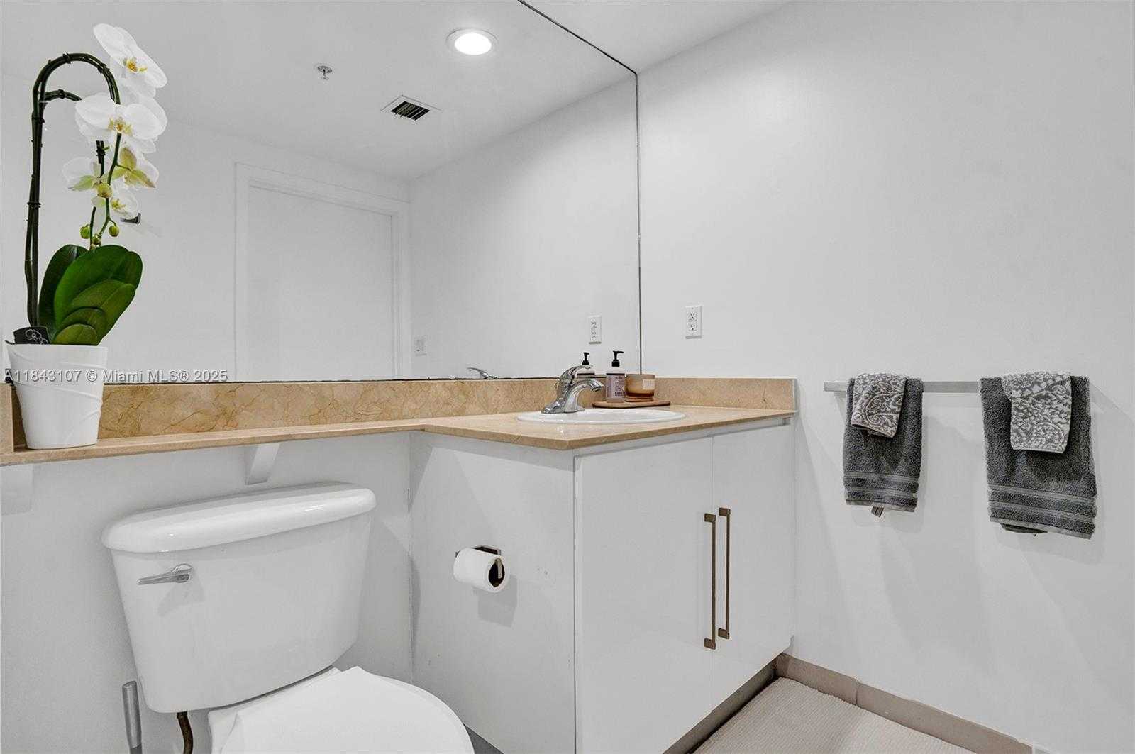 Small Image of 335 SOUTH BISCAYNE BLVD #2910, Miami Number 14