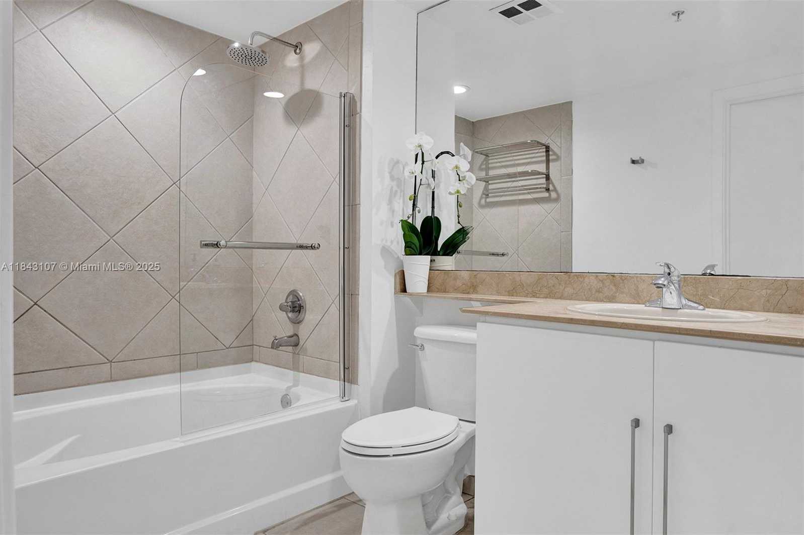 Small Image of 335 SOUTH BISCAYNE BLVD #2910, Miami Number 15