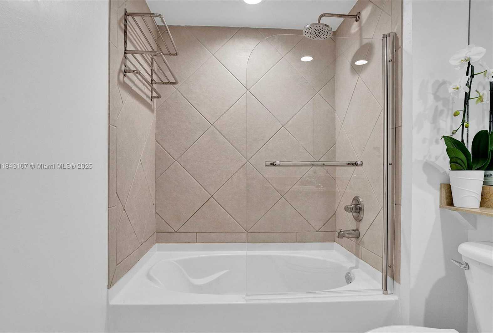 Small Image of 335 SOUTH BISCAYNE BLVD #2910, Miami Number 16