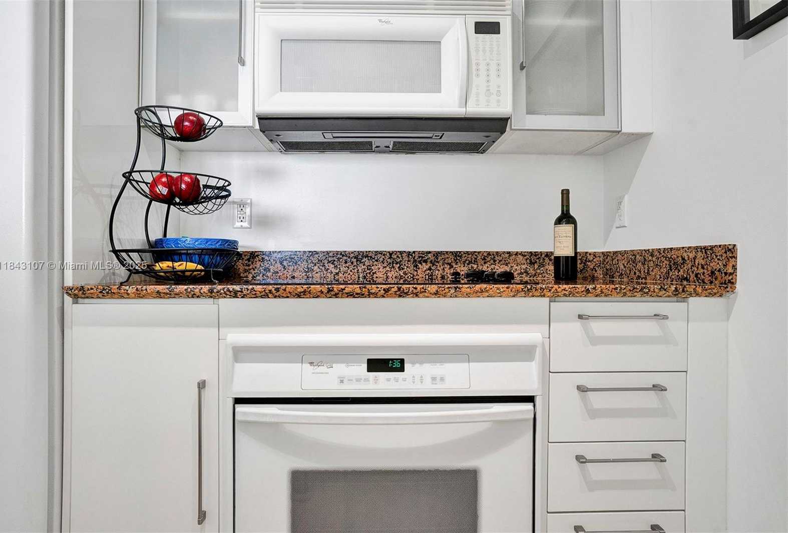 Small Image of 335 SOUTH BISCAYNE BLVD #2910, Miami Number 21