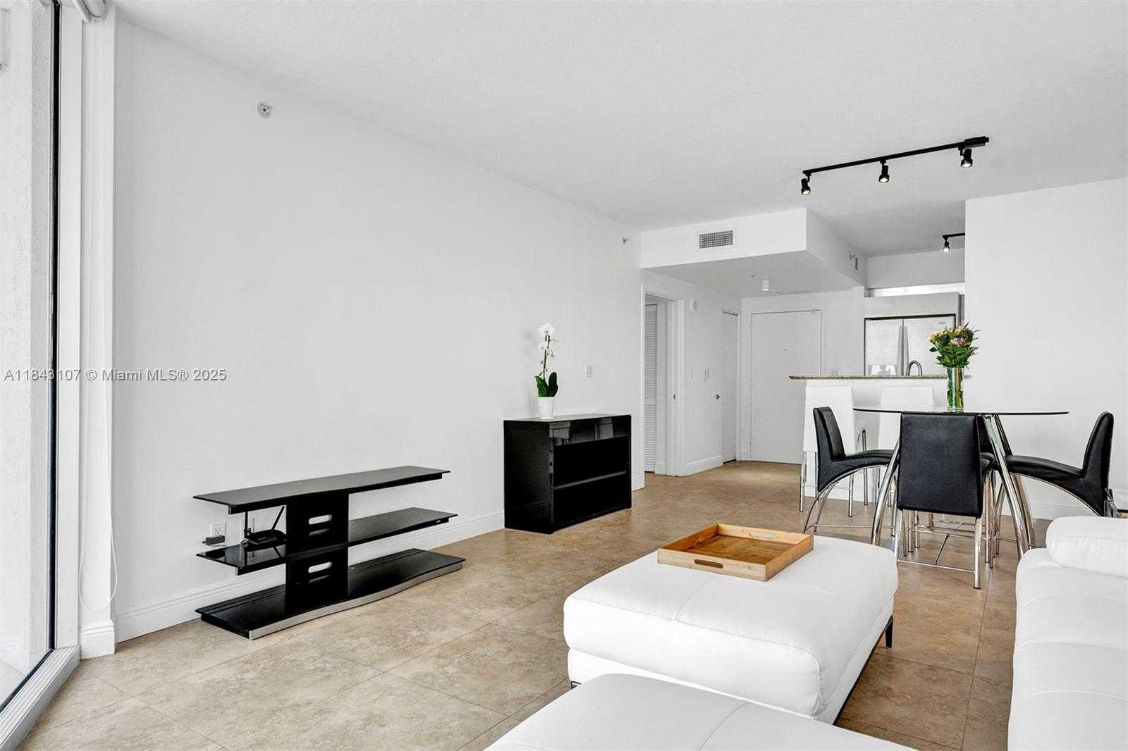 Small Image of 335 SOUTH BISCAYNE BLVD #2910, Miami Number 6