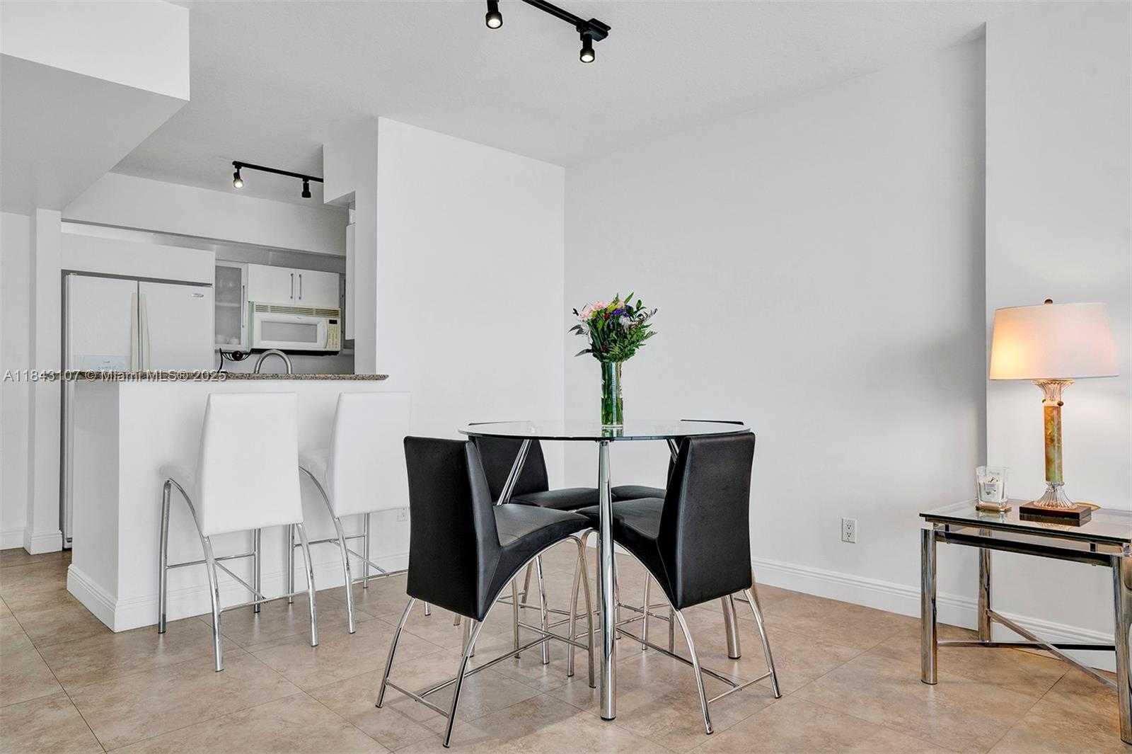 Small Image of 335 SOUTH BISCAYNE BLVD #2910, Miami Number 7