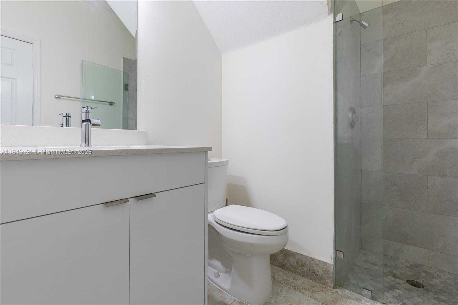 Small Image of 5622 NORTH WEST 112 CT, Doral Number 12