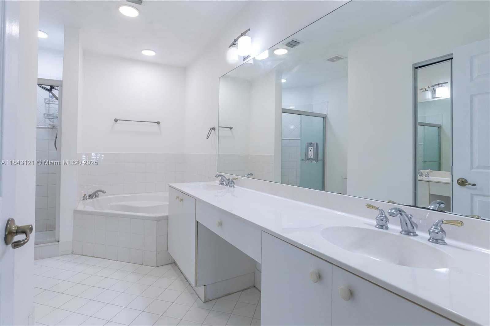 Small Image of 5622 NORTH WEST 112 CT, Doral Number 19