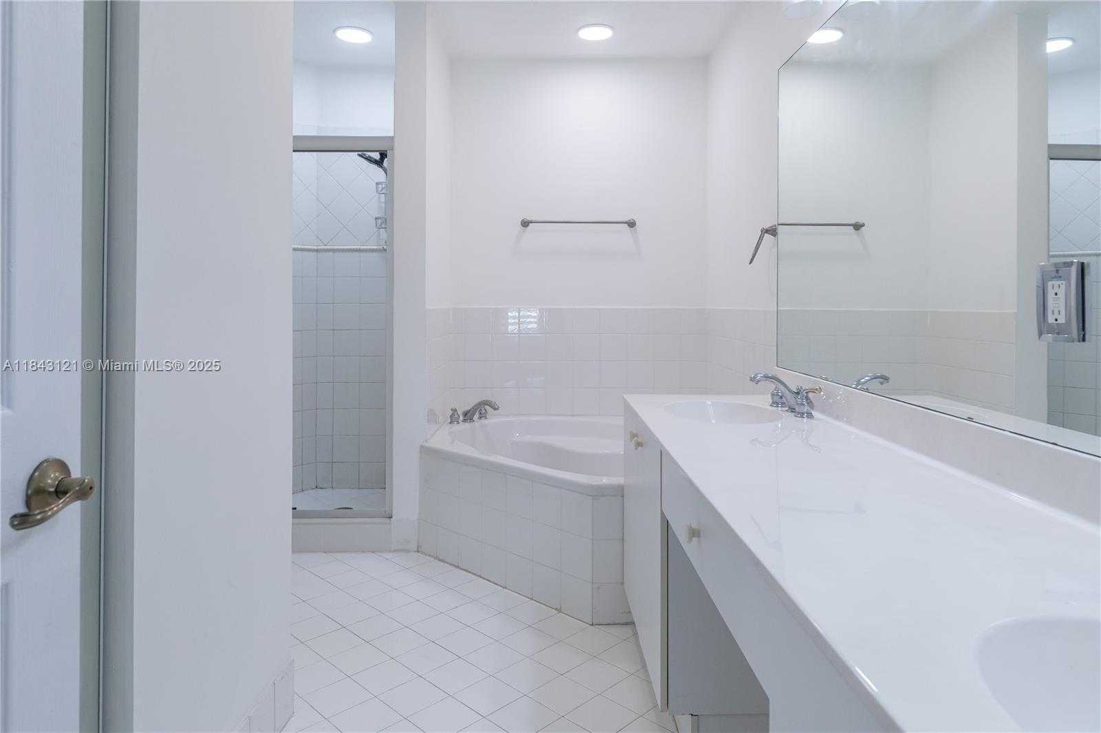 Small Image of 5622 NORTH WEST 112 CT, Doral Number 20