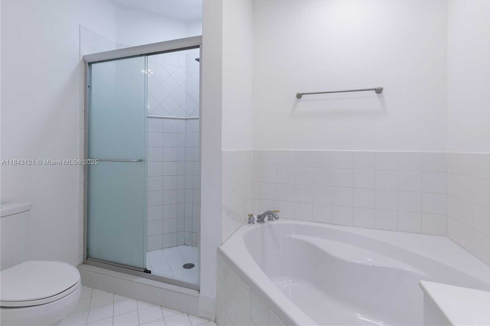 Small Image of 5622 NORTH WEST 112 CT, Doral Number 21