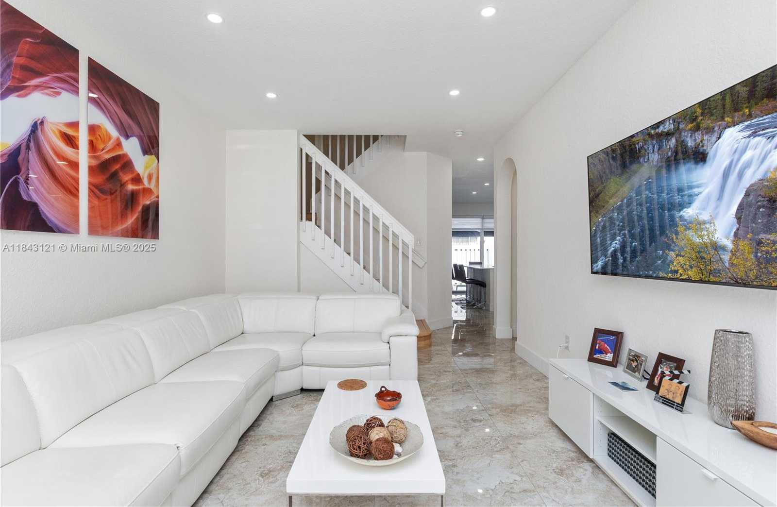 Small Image of 5622 NORTH WEST 112 CT, Doral Number 3