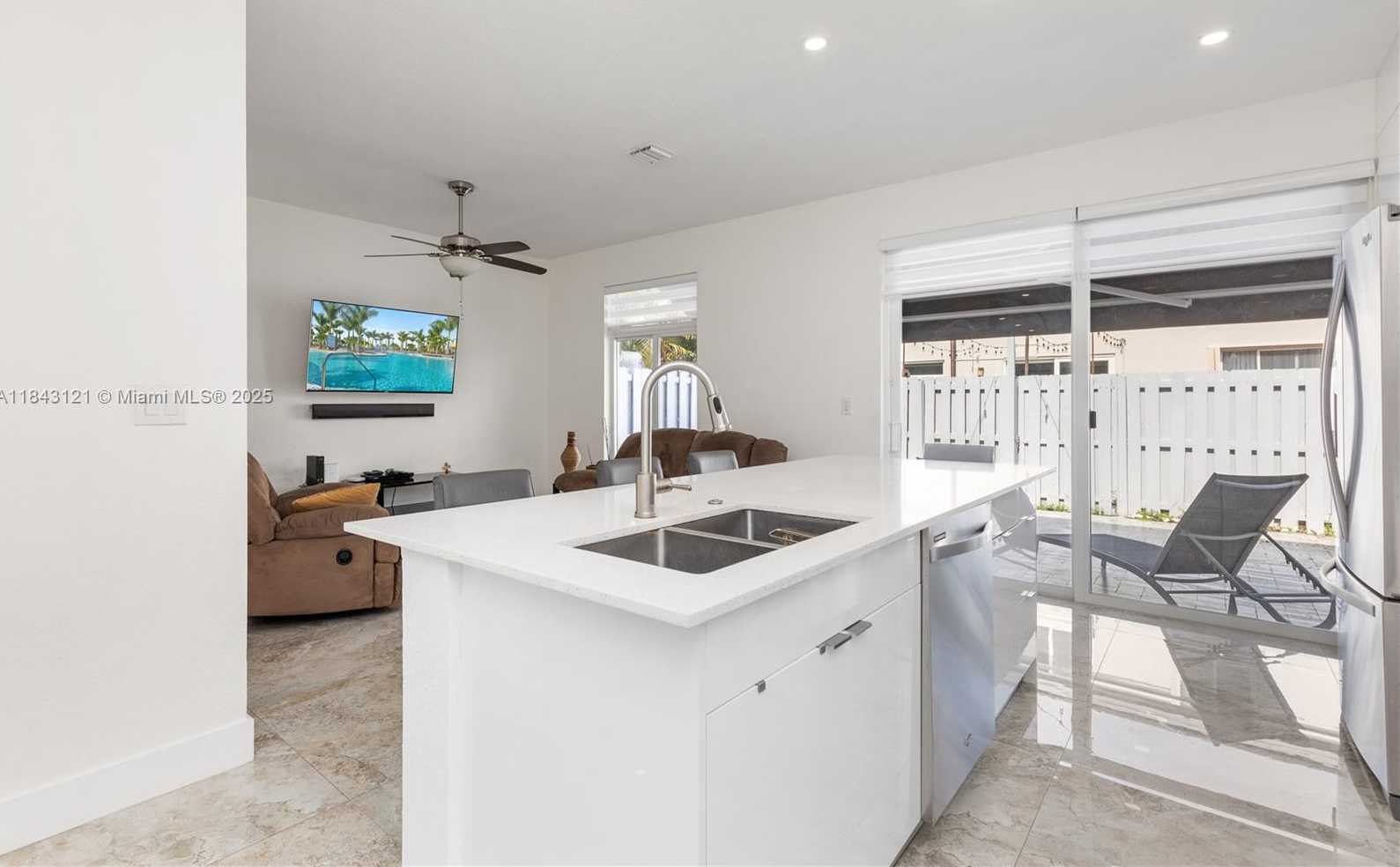 Small Image of 5622 NORTH WEST 112 CT, Doral Number 7