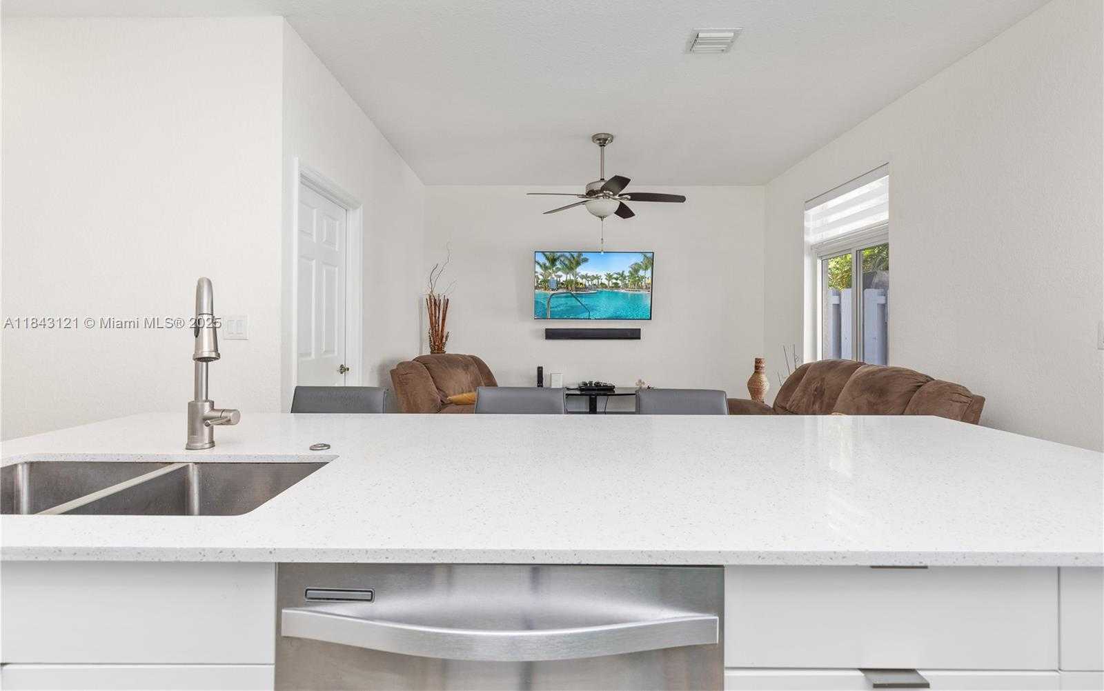 Small Image of 5622 NORTH WEST 112 CT, Doral Number 8