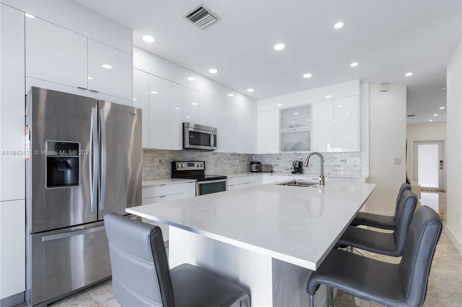 Small Image of 5622 NORTH WEST 112 CT, Doral Number 9