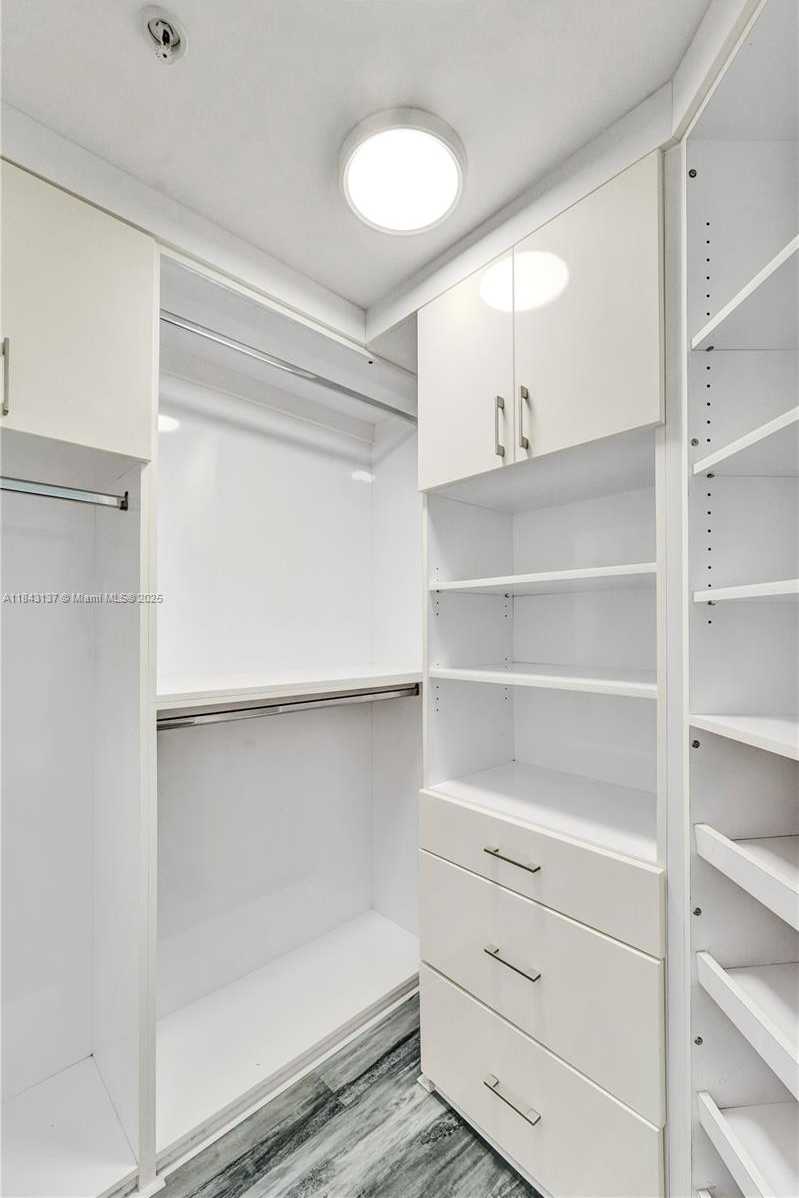 Small Image of 60 SOUTH WEST 13TH ST #3224, Miami Number 24