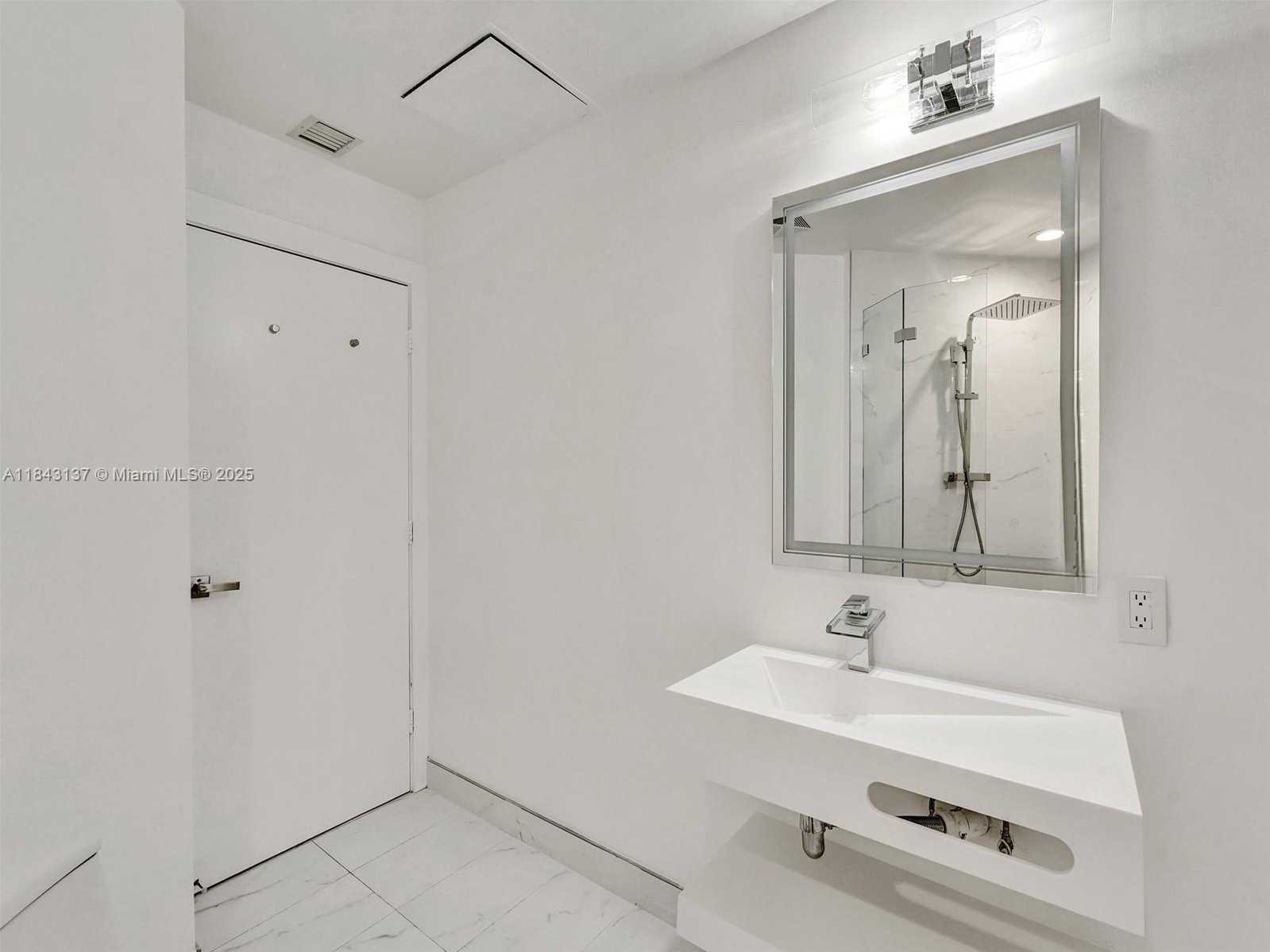 Small Image of 60 SOUTH WEST 13TH ST #3224, Miami Number 25