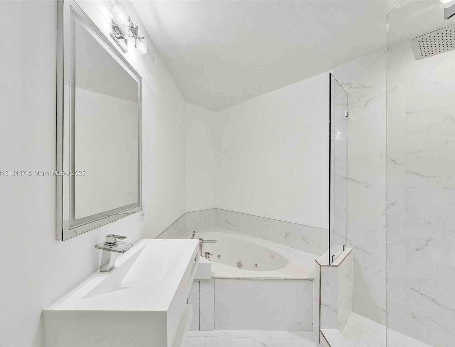 Small Image of 60 SOUTH WEST 13TH ST #3224, Miami Number 26