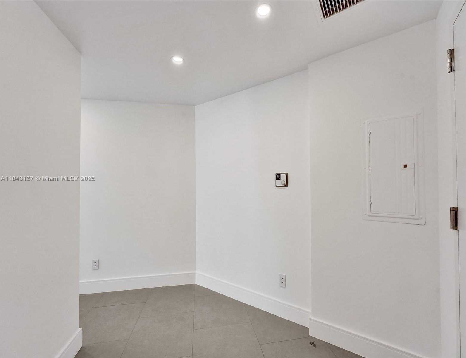 Small Image of 60 SOUTH WEST 13TH ST #3224, Miami Number 31