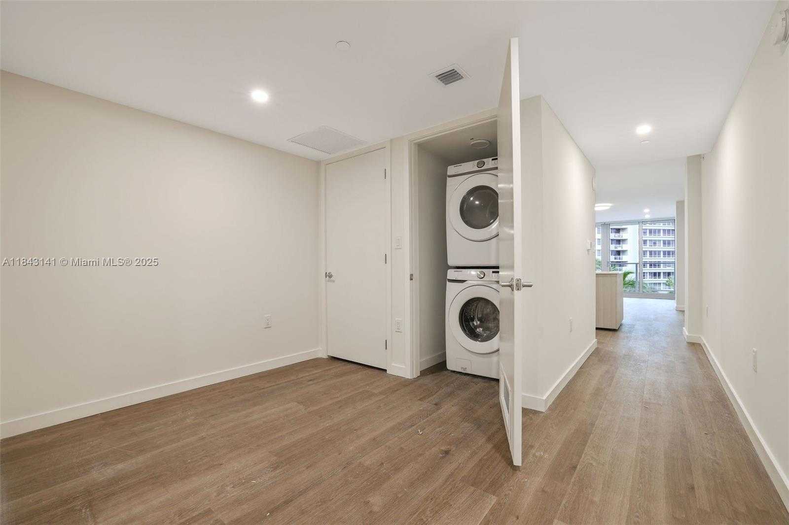Small Image of 1500 BAY RD #N-0927, Miami Beach Number 10