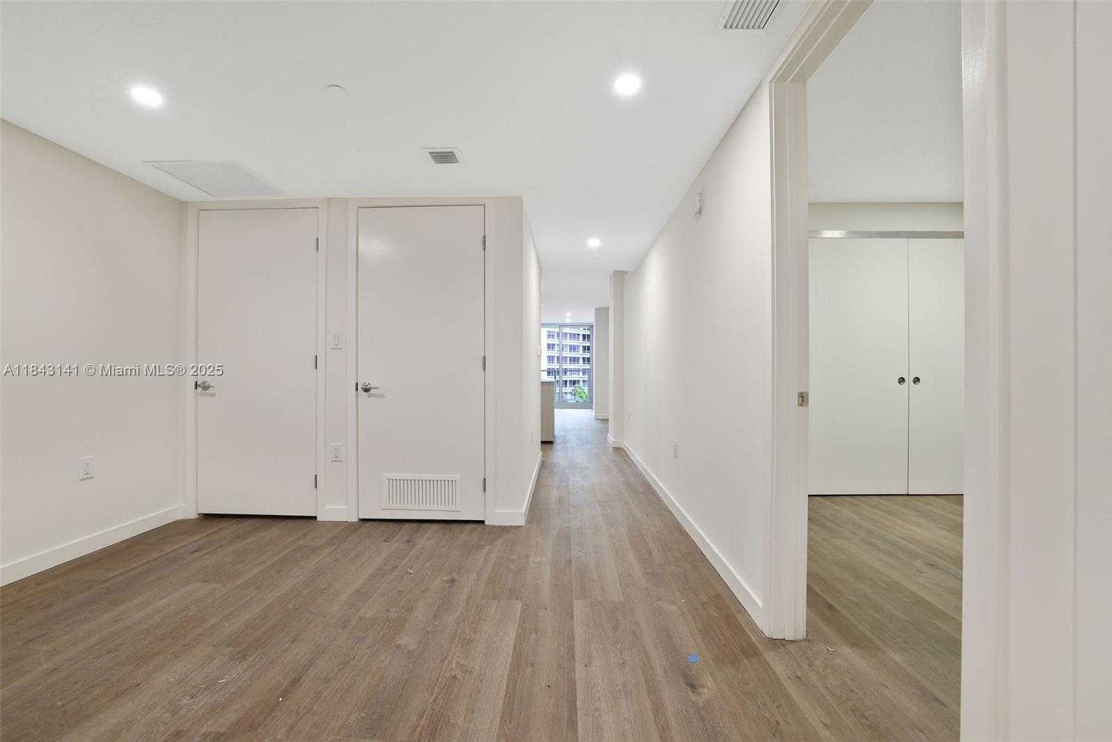 Small Image of 1500 BAY RD #N-0927, Miami Beach Number 16
