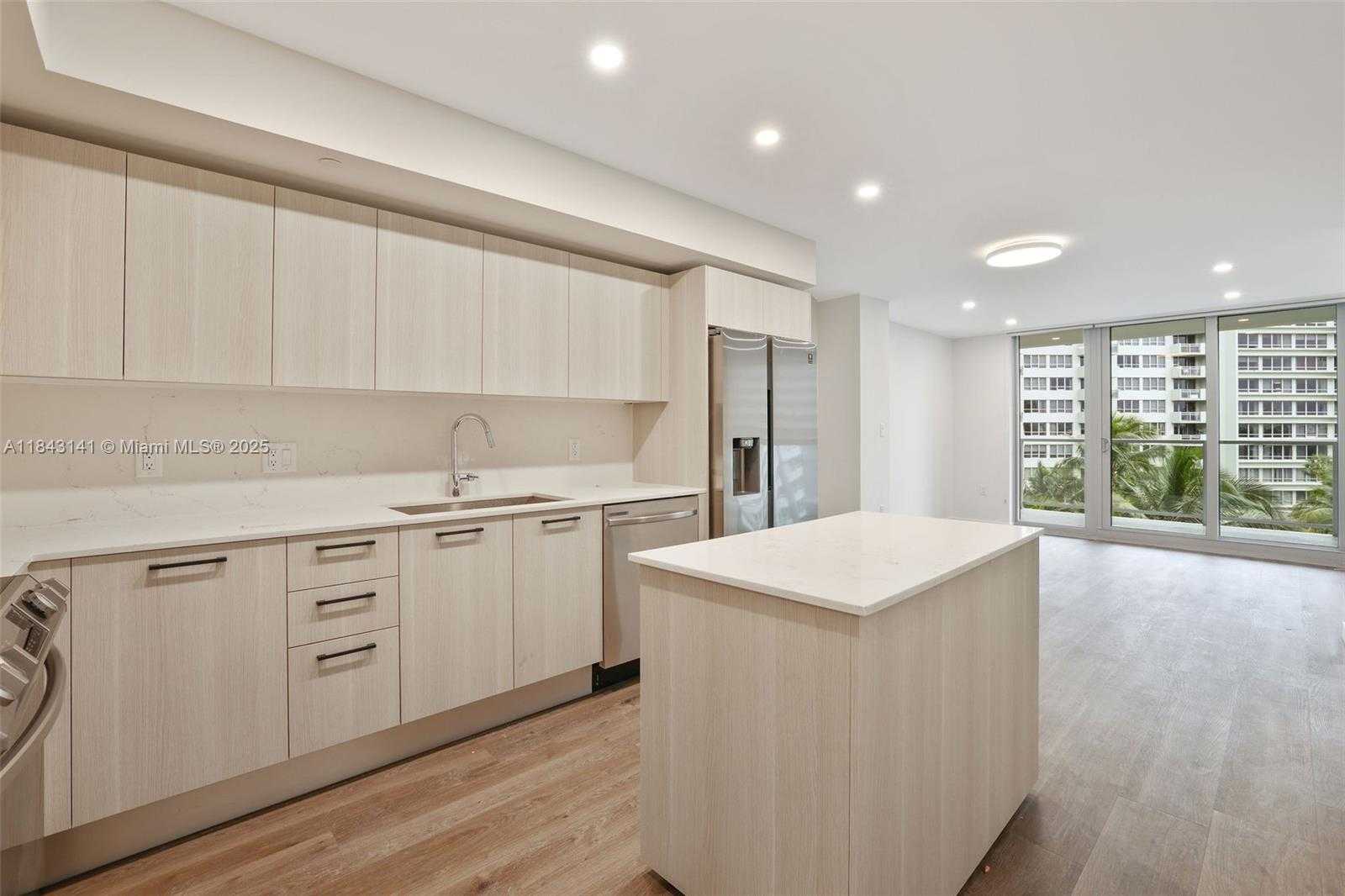 Small Image of 1500 BAY RD #N-0927, Miami Beach Number 2