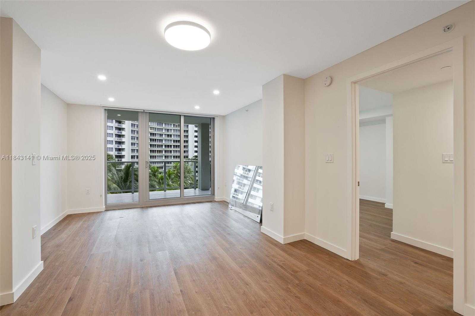 Small Image of 1500 BAY RD #N-0927, Miami Beach Number 5