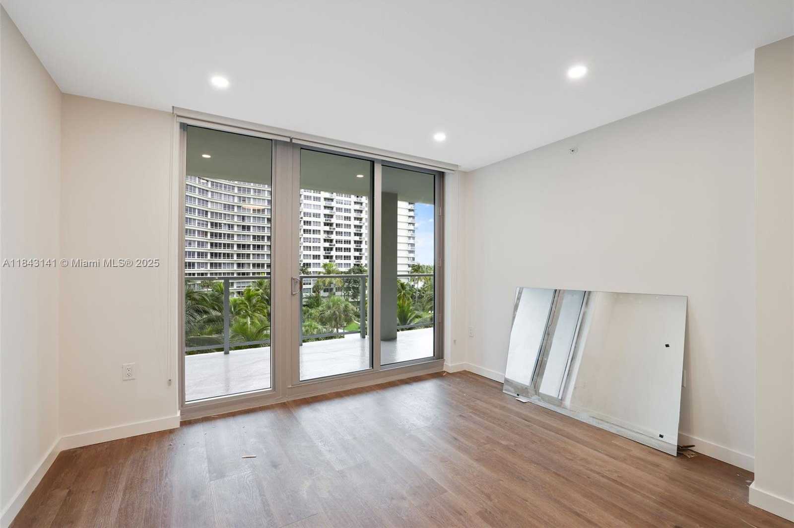 Small Image of 1500 BAY RD #N-0927, Miami Beach Number 9
