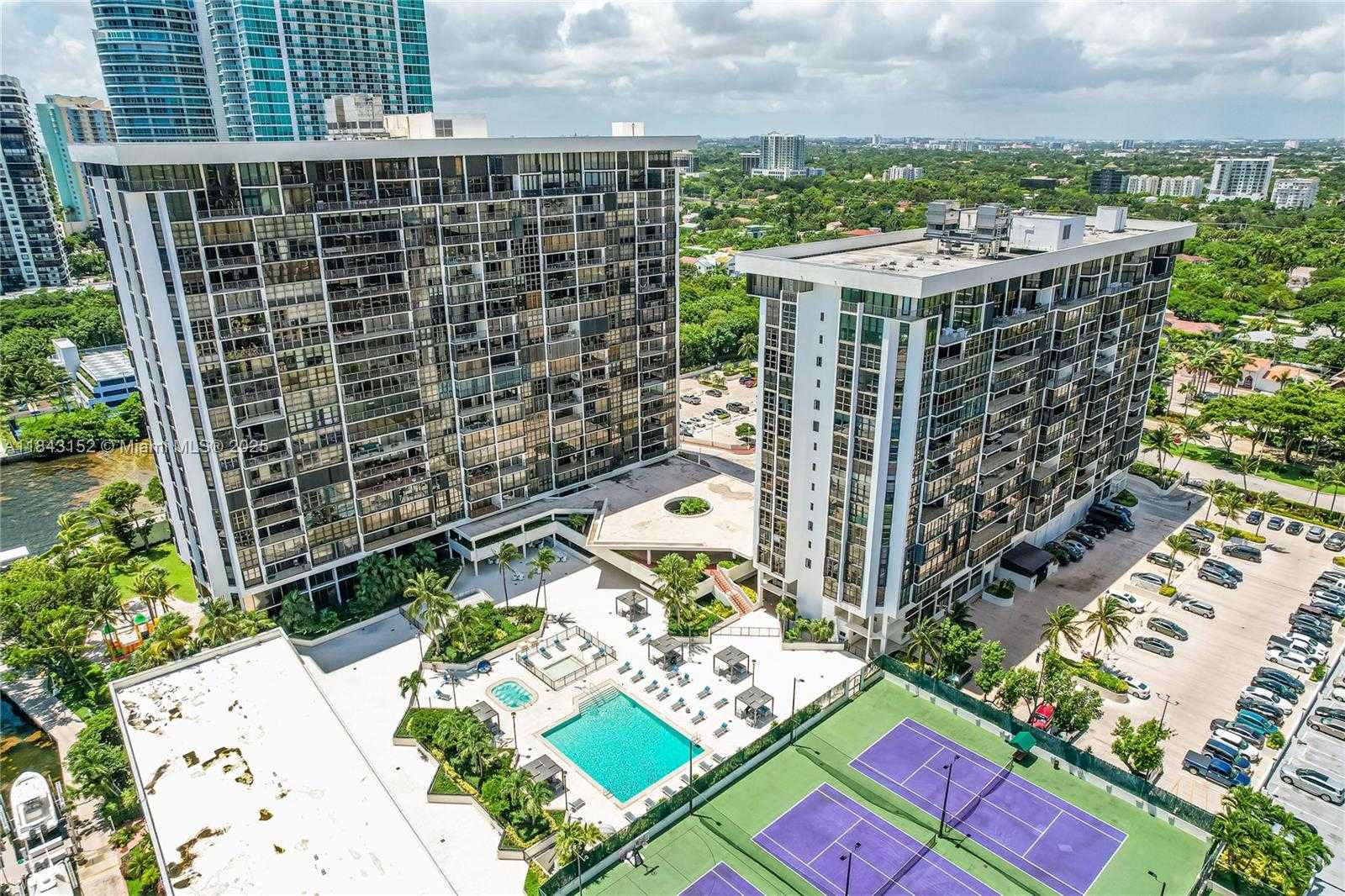 Small Image of 1915 BRICKELL AVE #C911, Miami Number 2