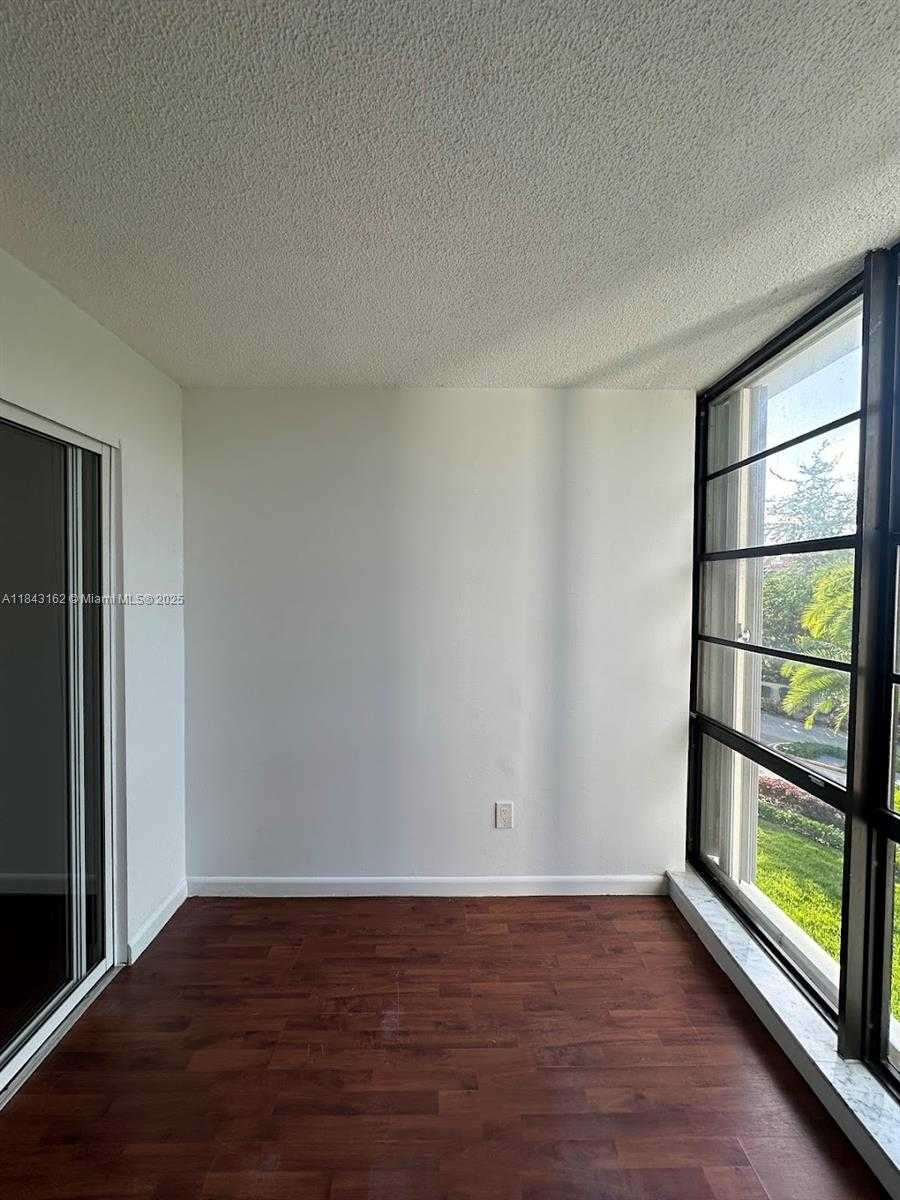 Small Image of 100 OCEAN LANE DR #403, Key Biscayne Number 21