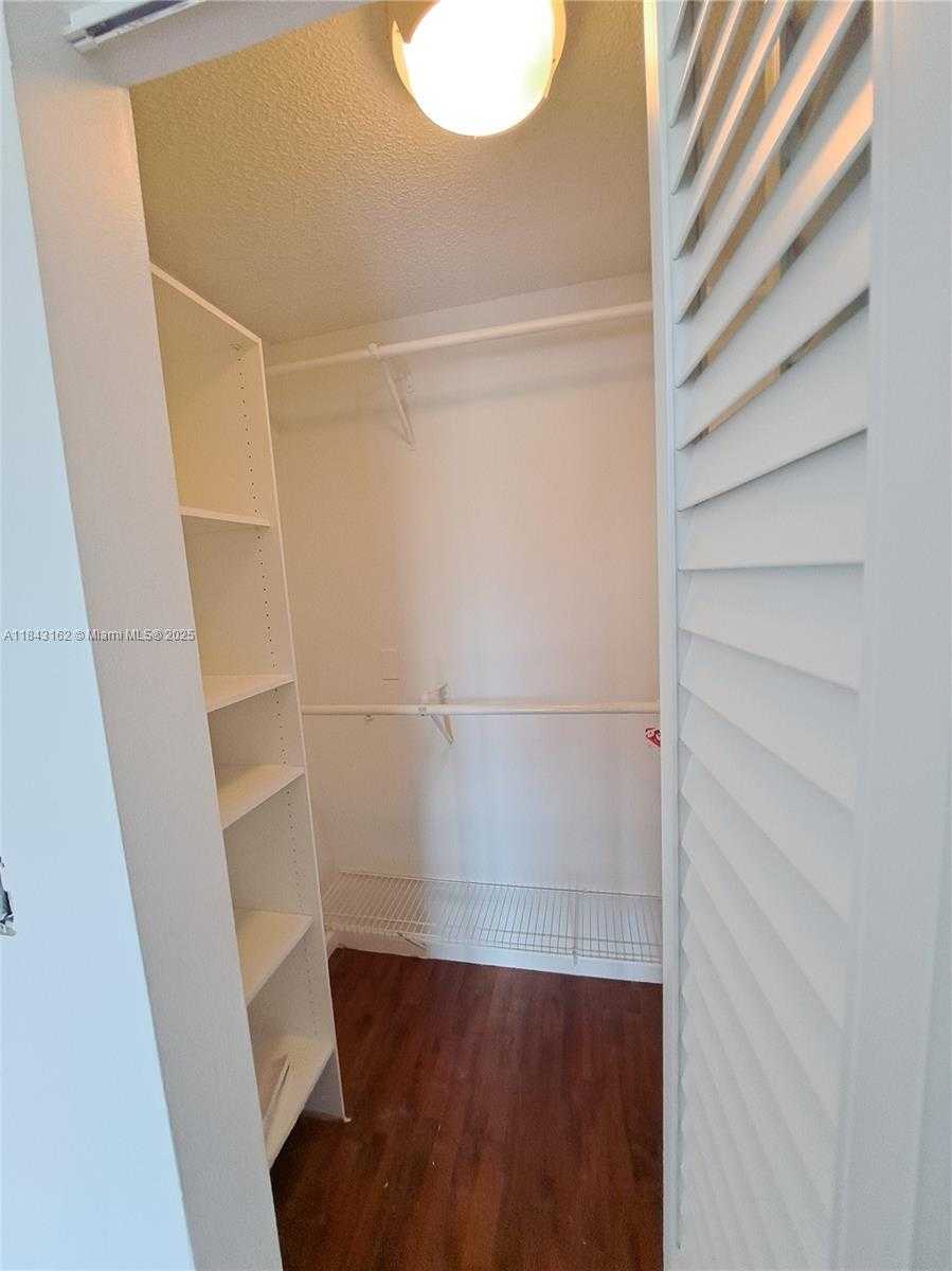 Small Image of 100 OCEAN LANE DR #403, Key Biscayne Number 22