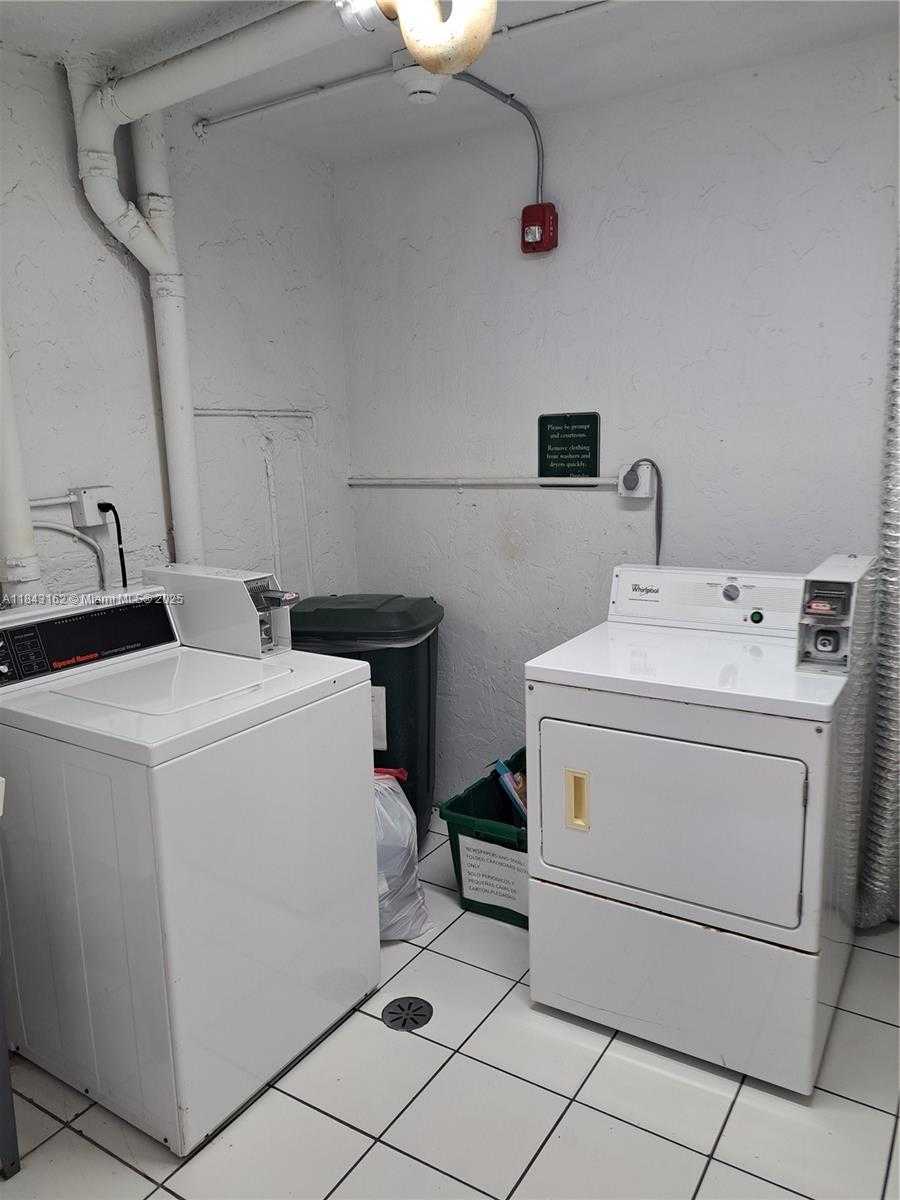 Small Image of 100 OCEAN LANE DR #403, Key Biscayne Number 25