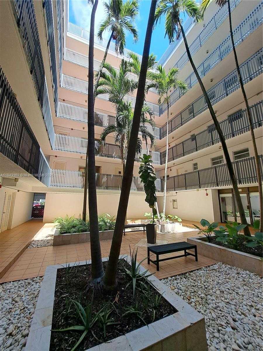 Small Image of 100 OCEAN LANE DR #403, Key Biscayne Number 5