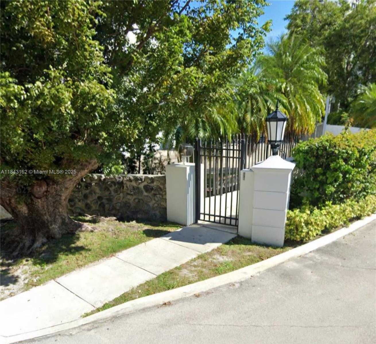 Small Image of 100 OCEAN LANE DR #403, Key Biscayne Number 6