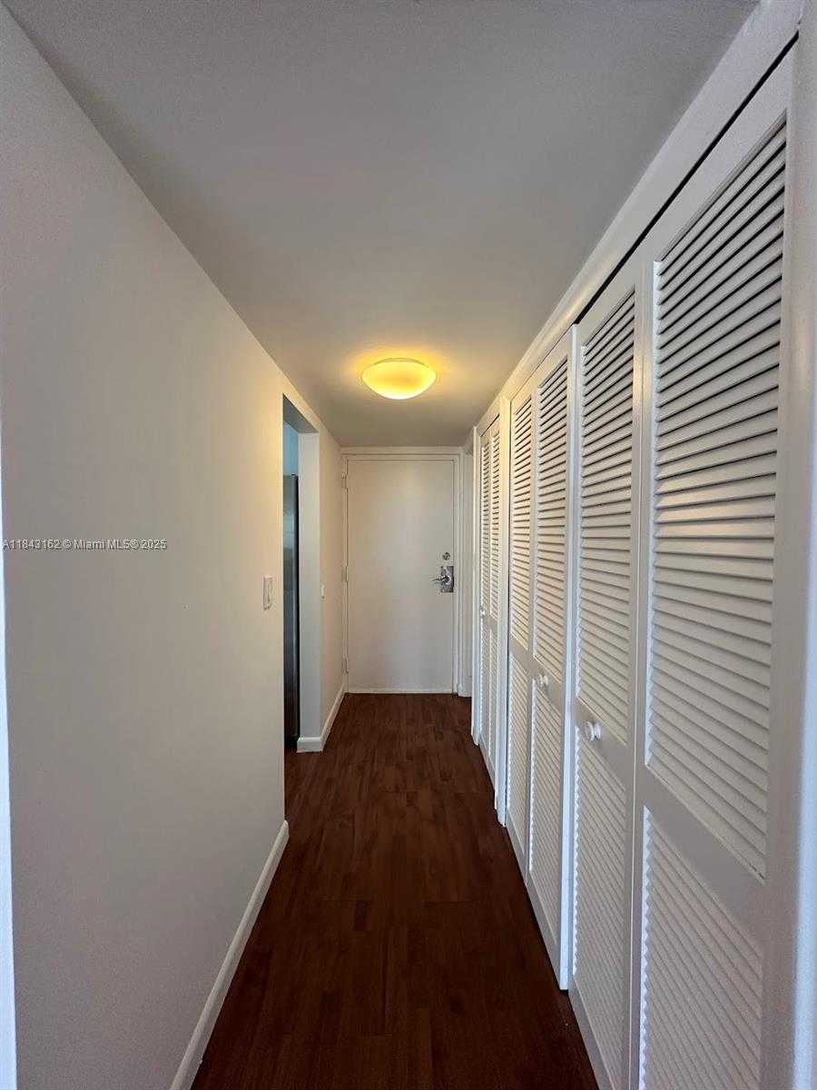 Small Image of 100 OCEAN LANE DR #403, Key Biscayne Number 8