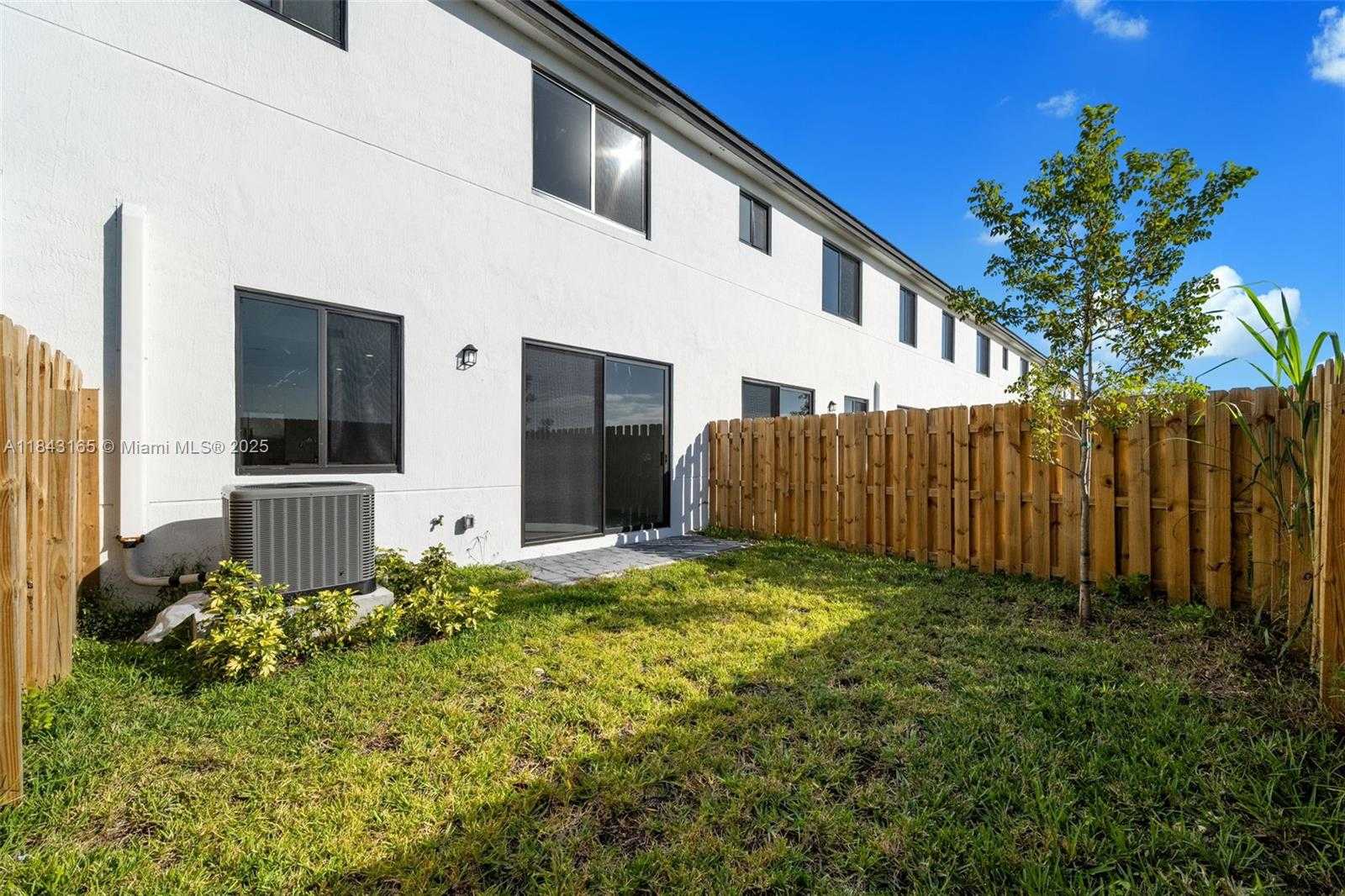 Small Image of 34524 SOUTH WEST 190TH AVE #34524, Miami Number 7