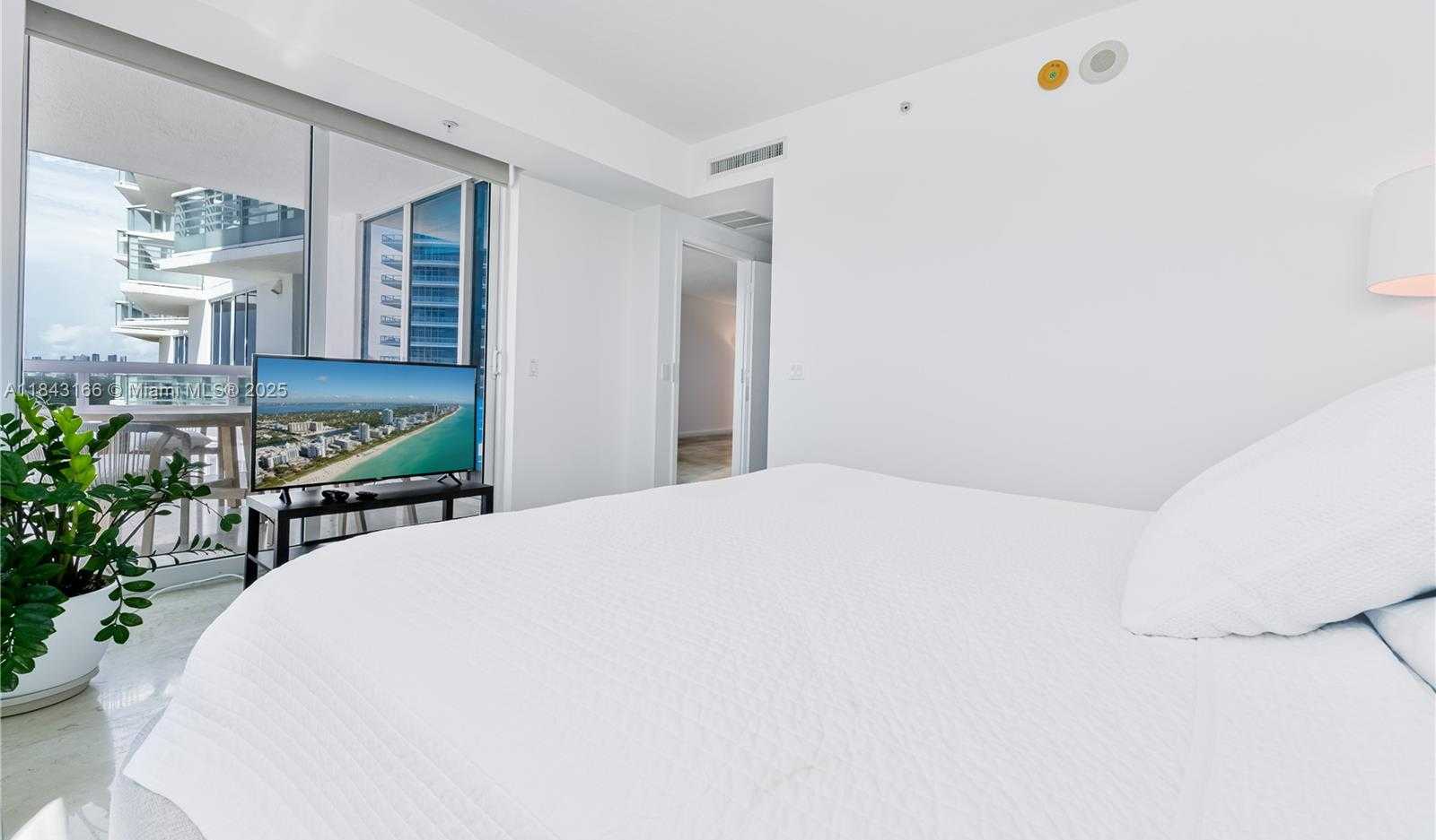 Small Image of 3801 COLLINS AVE #1105, Miami Beach Number 18