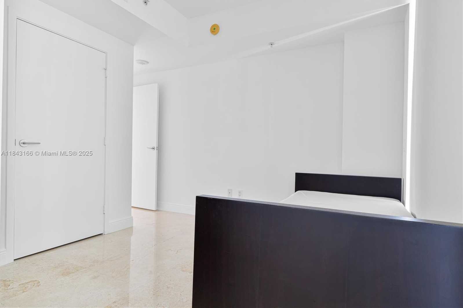 Small Image of 3801 COLLINS AVE #1105, Miami Beach Number 27